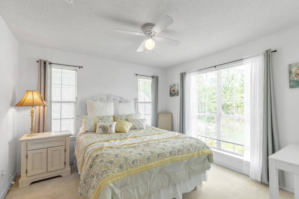 Seaside Sanctuary Close To Beach! Navarre